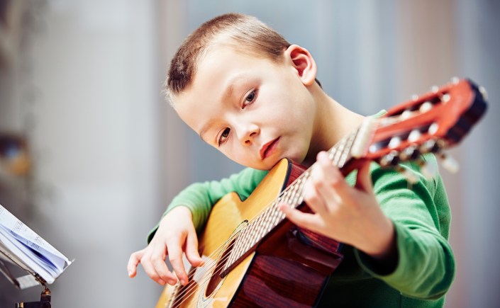 Gitarelev under 7 år